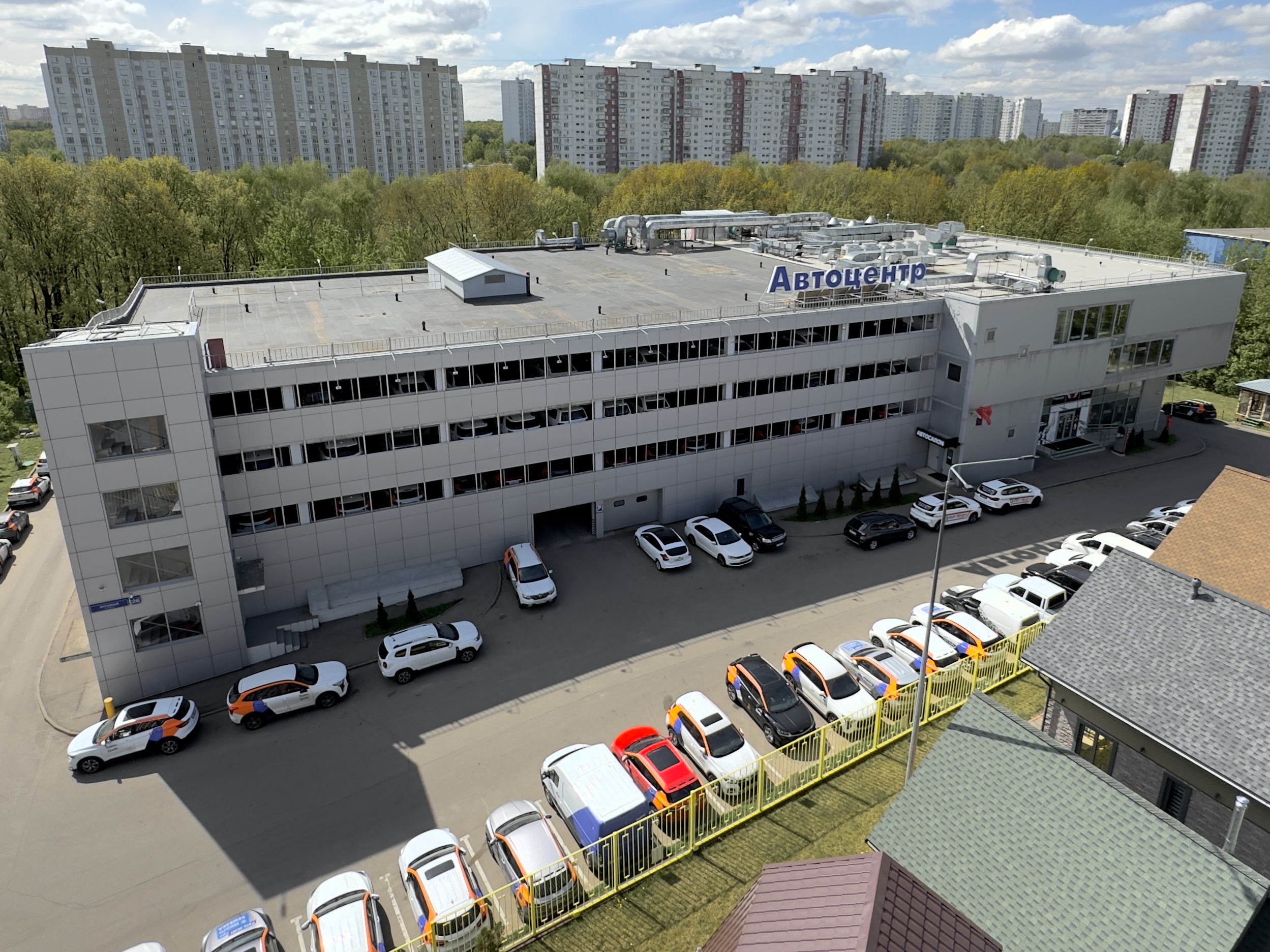 Здание автосалона ОКАМ ГРУПП